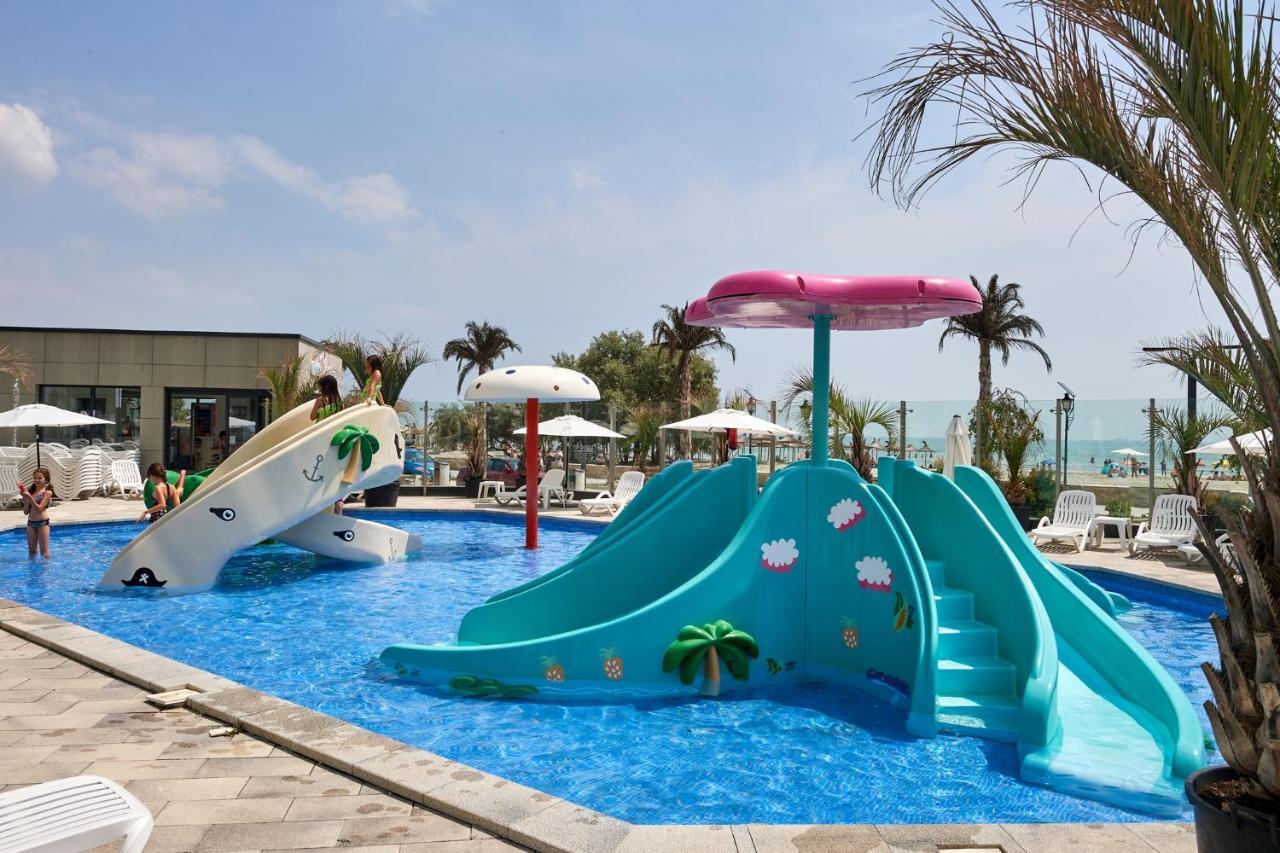 Fineloft Sea View Apartment-Spa N Pools Beach Resort Năvodari Exterior foto
